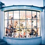 Peeking into festive windows ✨