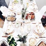 The table laid ready for FRIENDMAS! New Vlogmas from yesterday's Christmas dinner with @hellooctoberxo, @joshwahcordell &amp; @guywrites is up now! Link in my bio 🎄✨🍴