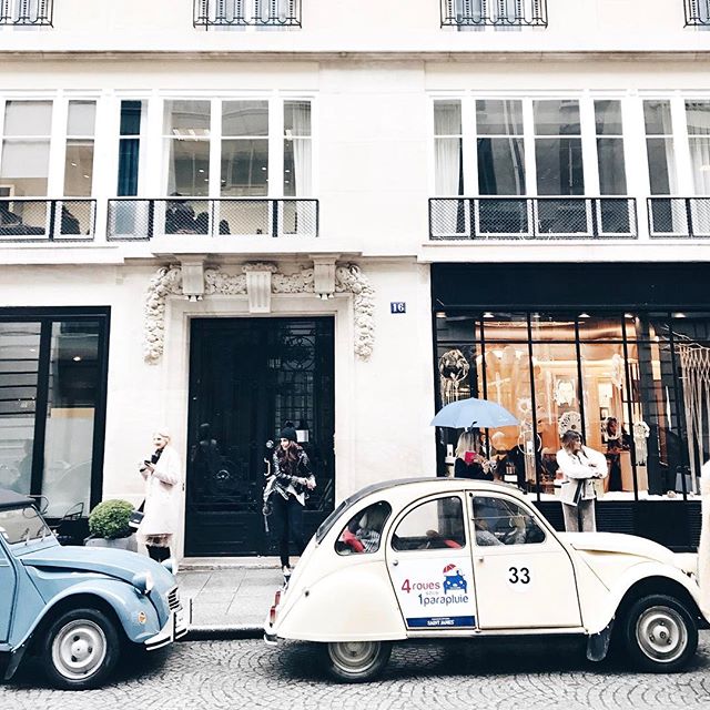 Beep beep! Link to a brand new vlog from Paris is in my bio 🇫🇷