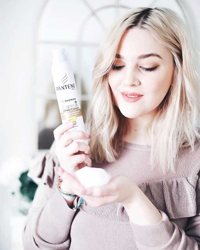 Keeping my hair in good condition has been my number one priority since going blonde - not so easy when you have a fine hair texture like mine! A lot of conditioners add too much extra weight, so I've been using the @Pantene Pro-V Repair &amp; Protect AirLight Foam Conditioner. This looks like a mousse but acts just as a normal conditioner once you get it in the shower post-shampoo. Just as hydrating with none of the greasiness! Plus your inner child is going to find it kinda fun to use too.. or maybe that's just me! #ad #PanteneFoam